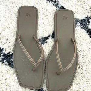 H&M flip flops